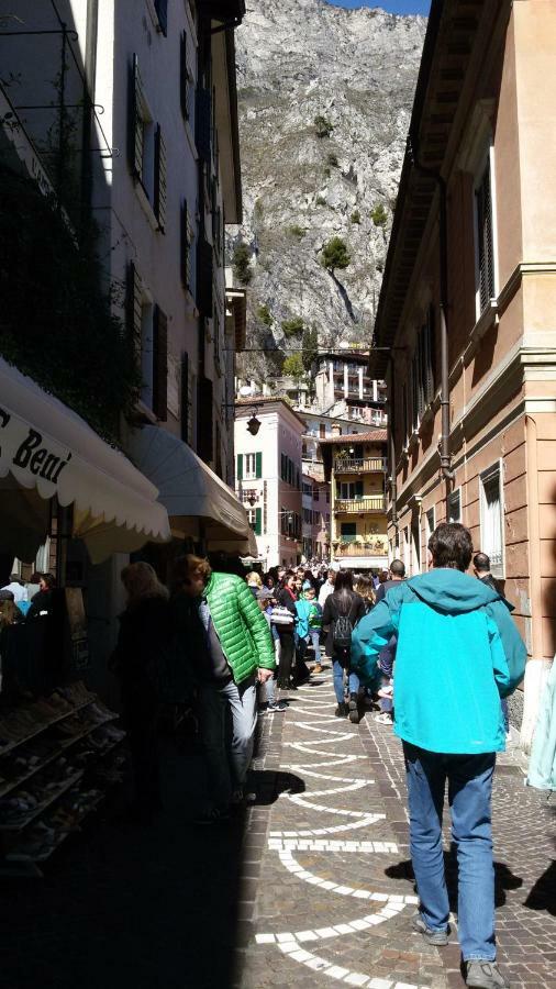 Apartamento Mansarda Ariel Limone sul Garda Exterior foto